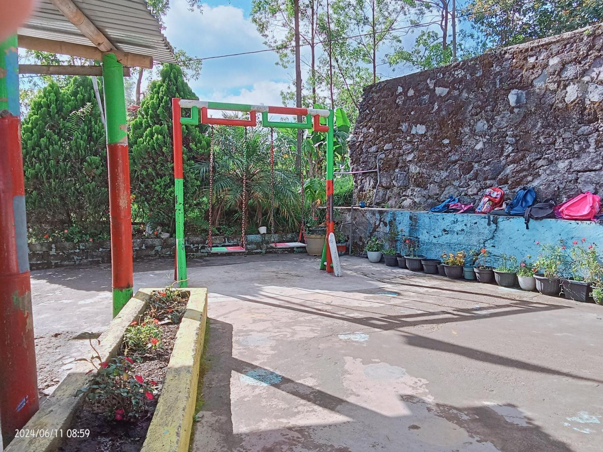 Petra Homestay Bangka Leda Ruteng Extérieur photo