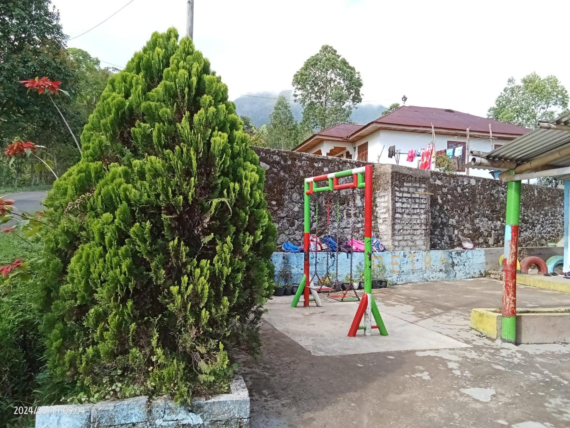 Petra Homestay Bangka Leda Ruteng Extérieur photo