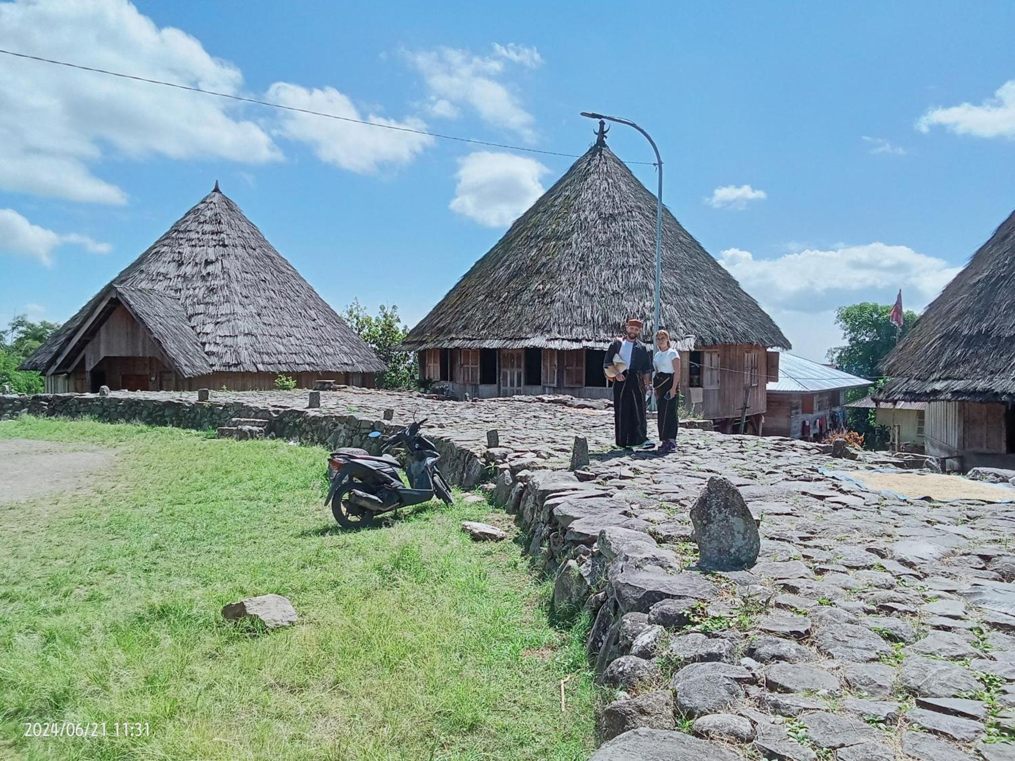 Petra Homestay Bangka Leda Ruteng Extérieur photo